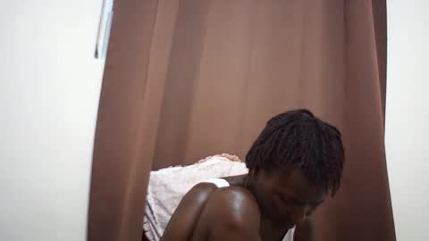 Snapshot of queen_0012 chatting on 24, 5, 2026 asher online show from 24, 5, 2026