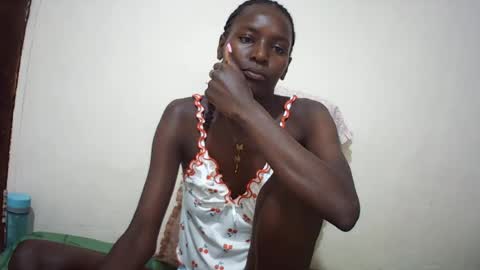 Snapshot of queen_0012 chatting on 16, 6, 2026 asher online show from 16, 6, 2026