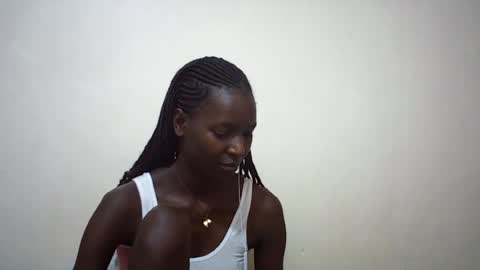 Snapshot of queen_0012 chatting on 19, 6, 2026 asher online show from 19, 6, 2026