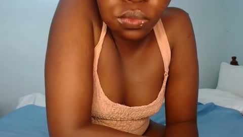 Snapshot of queen_12344 chatting on 19, 1, 2025 emmie online show from 19, 1, 2025