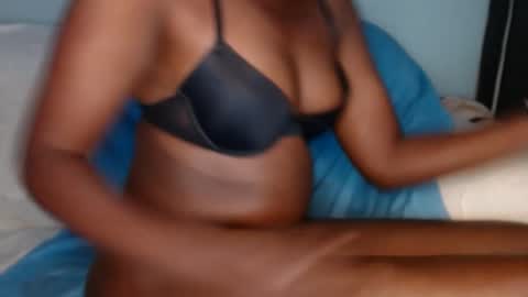 Snapshot of queen_12344 chatting on 4, 3, 2025 emmie online show from 4, 3, 2025