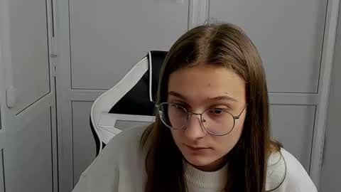 Snapshot of queen_amelie chatting on 17, 4, 2026 Amelie online show from 17, 4, 2026
