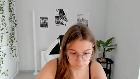 Snapshot of queen_amelie chatting on 11, 7, 2026 Amelie online show from 11, 7, 2026