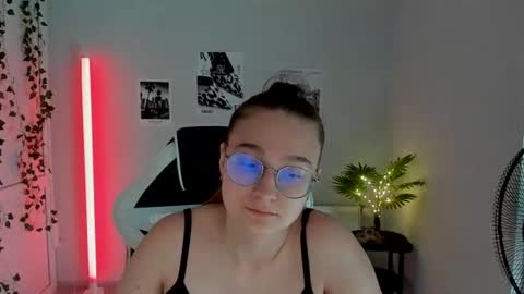 Snapshot of queen_amelie chatting on 14, 7, 2026 Amelie online show from 14, 7, 2026