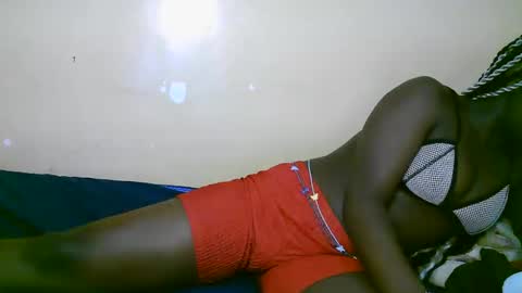 Snapshot of queen_latasha chatting on 18, 11, 2025 queen_latasha online show from 18, 11, 2025