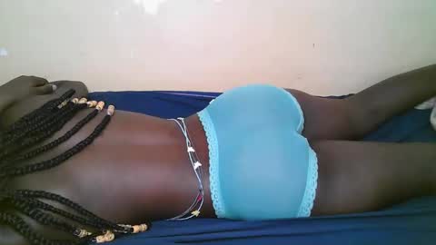 Snapshot of queen_latasha chatting on 3, 12, 2025 queen_latasha online show from 3, 12, 2025