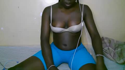 Snapshot of queen_latasha chatting on 19, 12, 2025 queen_latasha online show from 19, 12, 2025