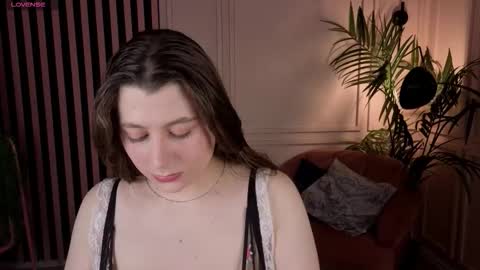 Snapshot of queen_michelle_ chatting on 16, 11, 2025 Michelle online show from 16, 11, 2025