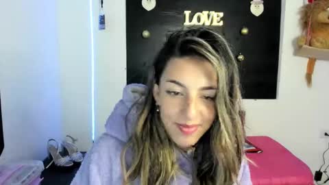 Snapshot of queen_natttyy chatting on 12, 12, 2024 queen_natttyy online show from 12, 12, 2024