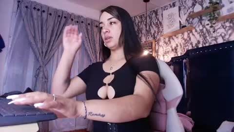 Snapshot of queen_nyxx chatting on 26, 6, 2026 QueenNyx online show from 26, 6, 2026