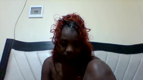 Snapshot of queen_wow2 chatting on 11, 10, 2025 queen online show from 11, 10, 2025