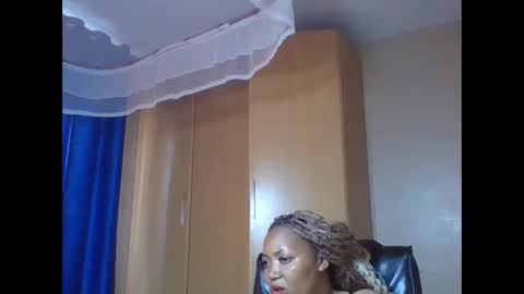 Queenbebony2 online show from 19, 4, 2026