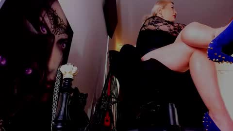 Snapshot of queencatsnow chatting on 13, 3, 2026 Misscatsnow online show from 13, 3, 2026