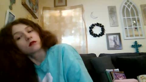 Snapshot of queencrimsonlvx chatting on 15, 7, 2026 queencrimsonlvx online show from 15, 7, 2026