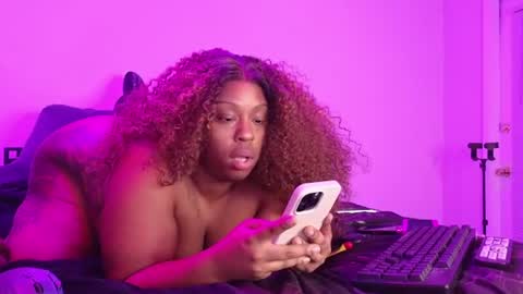 Snapshot of queencroze chatting on 1, 7, 2026 Queen Cherise Roze online show from 1, 7, 2026
