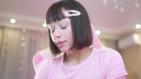 Snapshot of queenelia chatting on 1, 12, 2025 Nelly INSTA queenelia online show from 1, 12, 2025