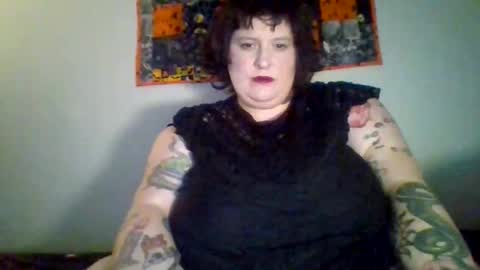 QueenJezabel online show from 1, 1, 2025