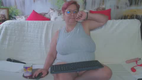 QueenPammy online show from 2, 2, 2025
