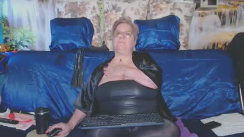 QueenPammy online show from 24, 10, 2025