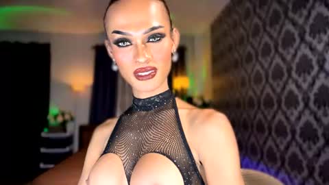 Snapshot of queenvalentinats chatting on 4, 7, 2026 ValentinaMoone online show from 4, 7, 2026
