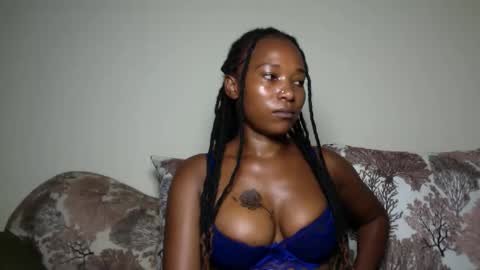 Snapshot of qunnie_clarion_aria chatting on 6, 4, 2026 sexy online show from 6, 4, 2026