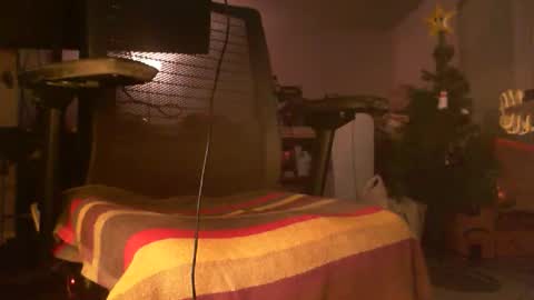 Snapshot of qwerty__pop chatting on 23, 12, 2025 qwerty__pop online show from 23, 12, 2025
