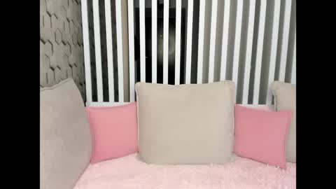 Snapshot of qwoopa chatting on 5, 4, 2026 Leya online show from 5, 4, 2026