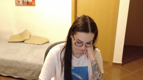 Snapshot of raeeamber_ chatting on 1, 2, 2026 sweet peach online show from 1, 2, 2026