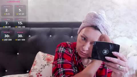 Snapshot of raelledarkstar chatting on 9, 2, 2026 raelledarkstar online show from 9, 2, 2026