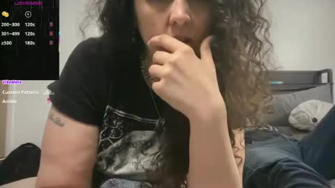 Rain Hendrix online show from 17, 6, 2026