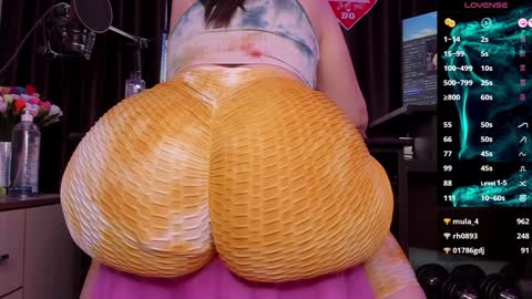 Snapshot of raissa_sky26 chatting on 12, 12, 2024 Laura online show from 12, 12, 2024