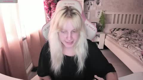 Snapshot of rapunzel_cute chatting on 10, 9, 2025 Rapunzel online show from 10, 9, 2025