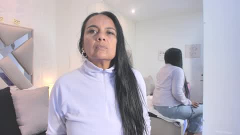 Raquel Moore  online show from 29, 11, 2025