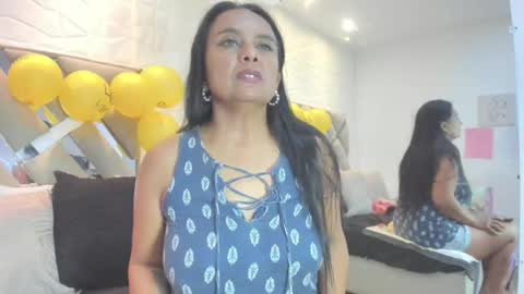 Raquel Moore  online show from 13, 12, 2025