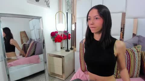 Raquelle online show from 30, 4, 2026