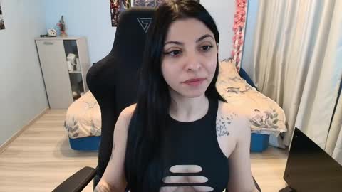 raven_haired_goddess online show from 6, 4, 2026