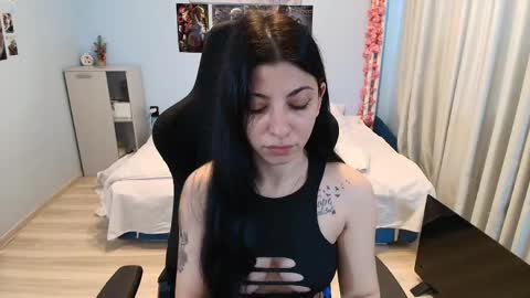 raven_haired_goddess online show from 23, 5, 2026