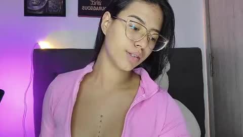 Snapshot of raven_stonee01 chatting on 6, 8, 2026 RAVEN online show from 6, 8, 2026