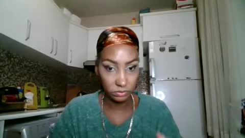 Snapshot of ravenbby chatting on 6, 5, 2026 ravenbby online show from 6, 5, 2026