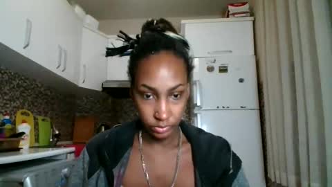 Snapshot of ravenbby chatting on 9, 5, 2026 ravenbby online show from 9, 5, 2026
