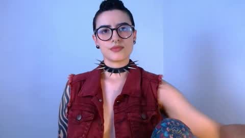 Snapshot of ravendarkness_ chatting on 7, 5, 2026 ravendarkness_ online show from 7, 5, 2026