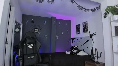 Raven Witch online show from 8, 11, 2025