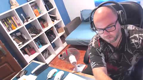 ravingr3d3 online show from 11, 9, 2025