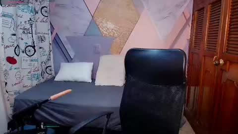 Snapshot of raylin_escobar chatting on 2, 5, 2026 raylin_escobar online show from 2, 5, 2026