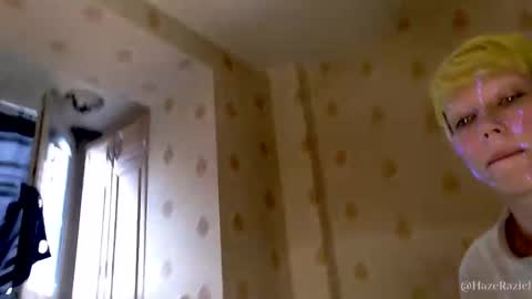 Snapshot of raziel_haze chatting on 18, 9, 2025 Yrriel Strife Candy-Demon Caveboy mr. Cringe online show from 18, 9, 2025