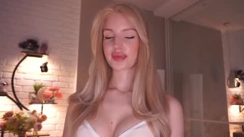 Snapshot of realcrystal chatting on 29, 4, 2026 Grace online show from 29, 4, 2026