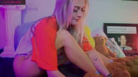 Lily Grace online show from 8, 3, 2025