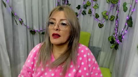 Snapshot of rebeccamayer031 chatting on 14, 10, 2025 Rebecca online show from 14, 10, 2025