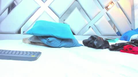 Snapshot of rebeccamitchell_ chatting on 19, 4, 2026 rebeccamitchell_ online show from 19, 4, 2026