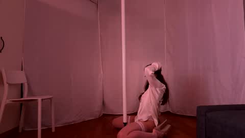 Red Couple Tube online show from 19, 1, 2025